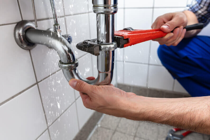 How a Professional Plumbing Contractor Can Benefit Your New Home