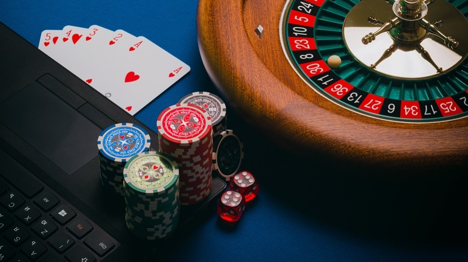 What problems do internet gambling establishments have?